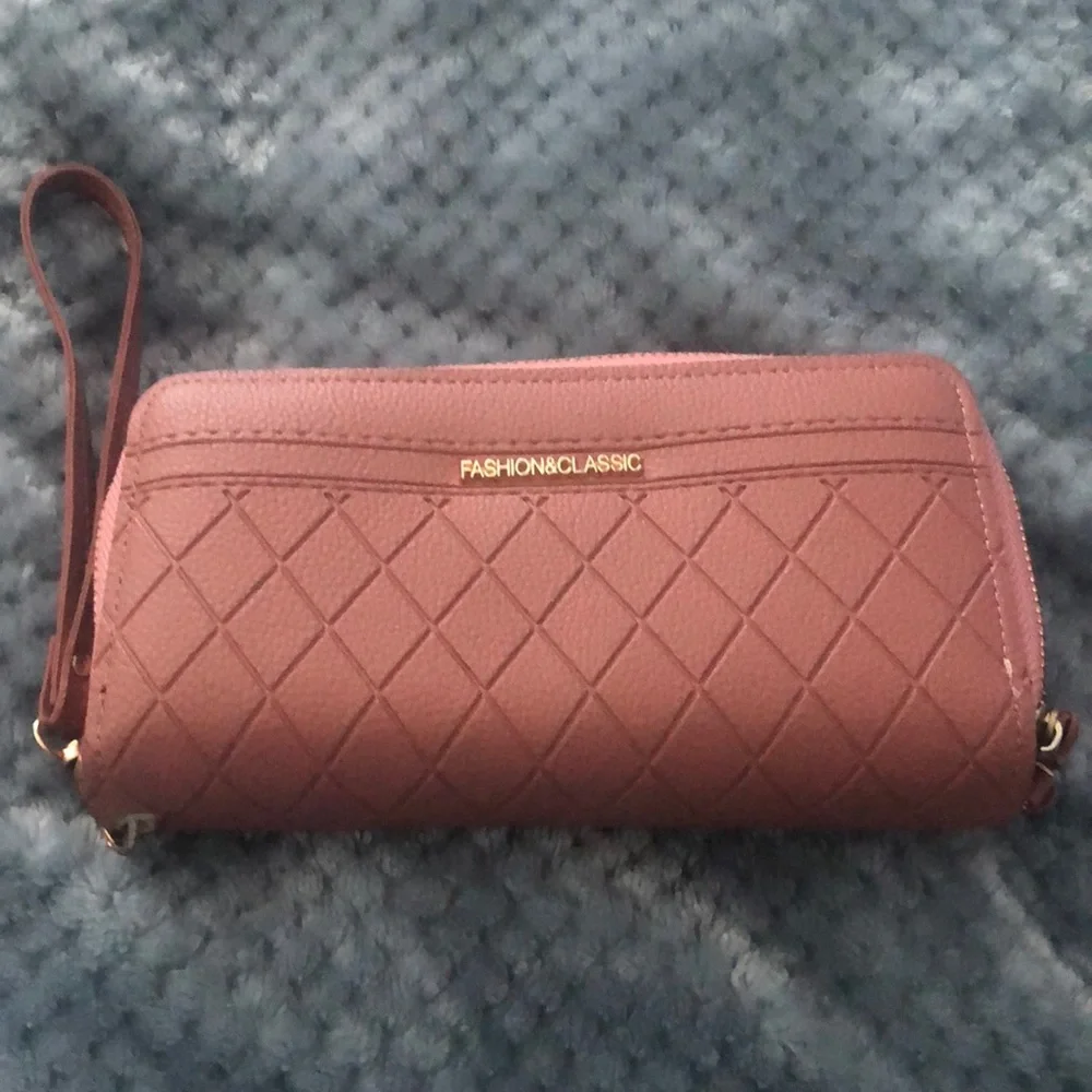Wristlet wallet Deep mauve color 2 zippers Fashion& Classic roomy12 card slots - Picture 1 of 7